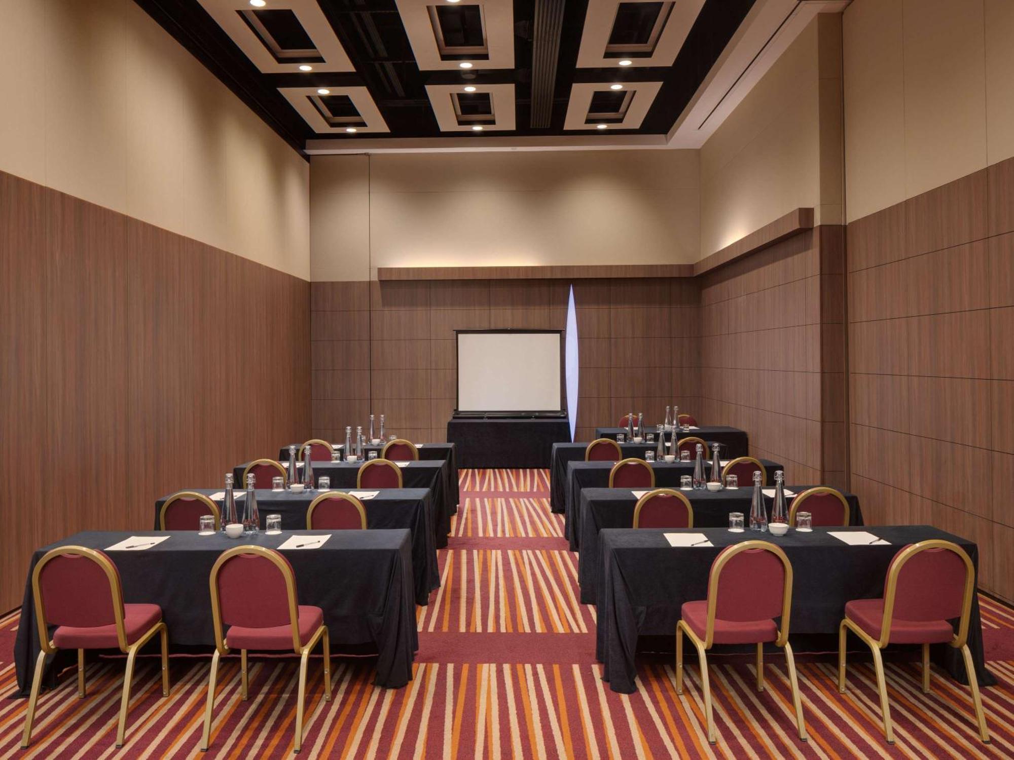 Отель Ibis London Earls Court Экстерьер фото