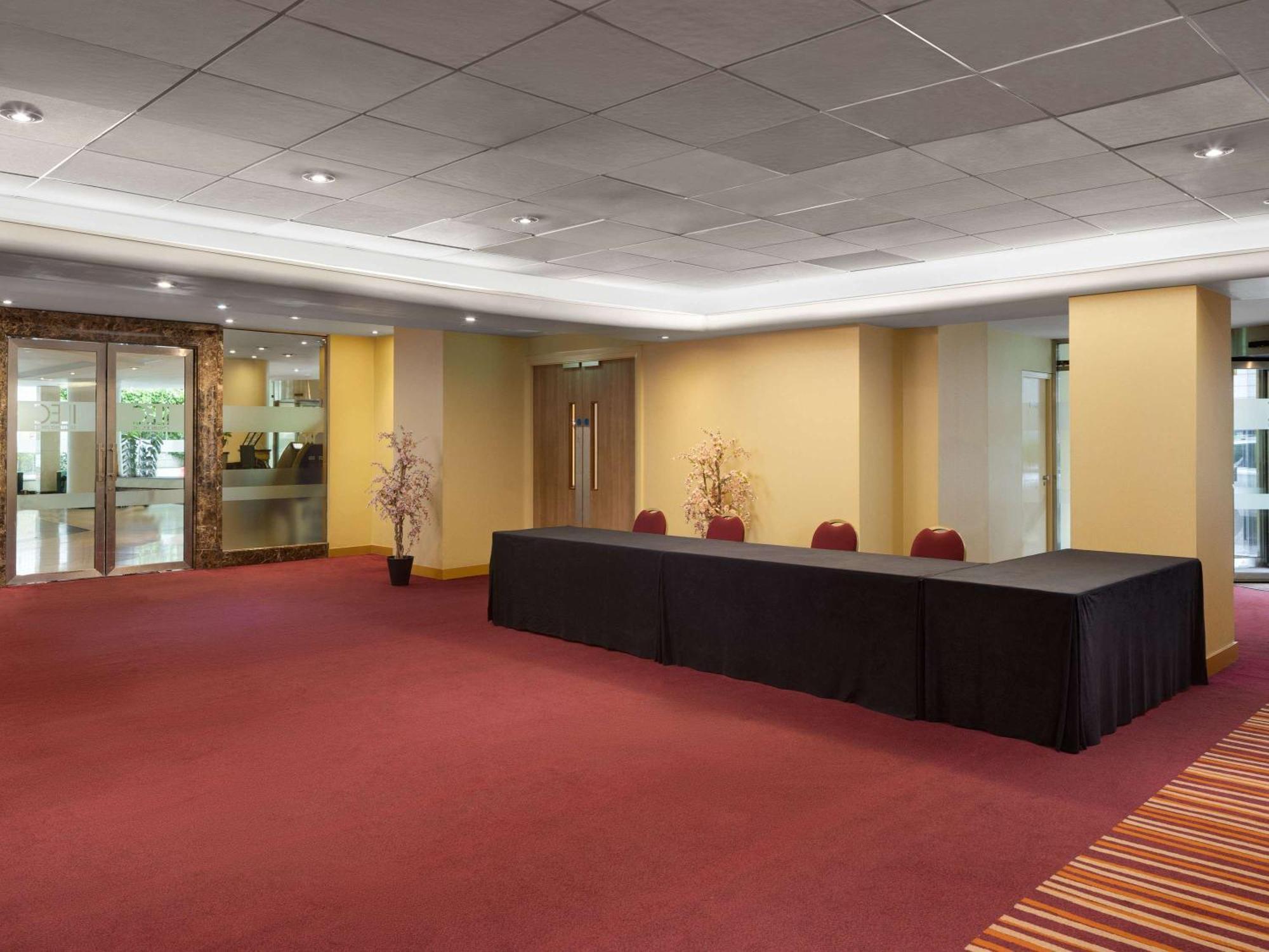 Отель Ibis London Earls Court Экстерьер фото