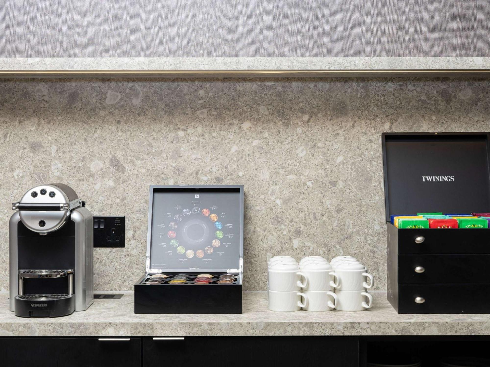 Отель Ibis London Earls Court Экстерьер фото